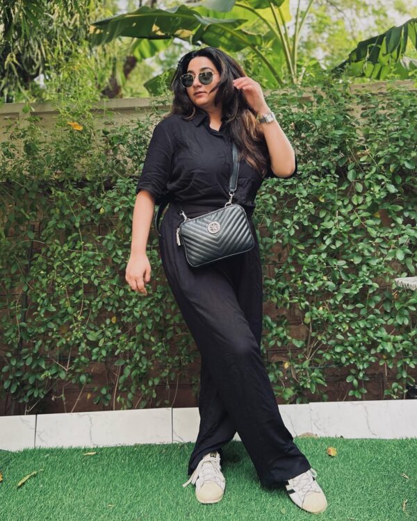 coord set for women • black shirt and trousers outfit • casual chic outfit • summer street style • monochrome outfit aesthetic • women’s fashion 2025 • effortless style outfit • minimal fashion look • travel-friendly outfit